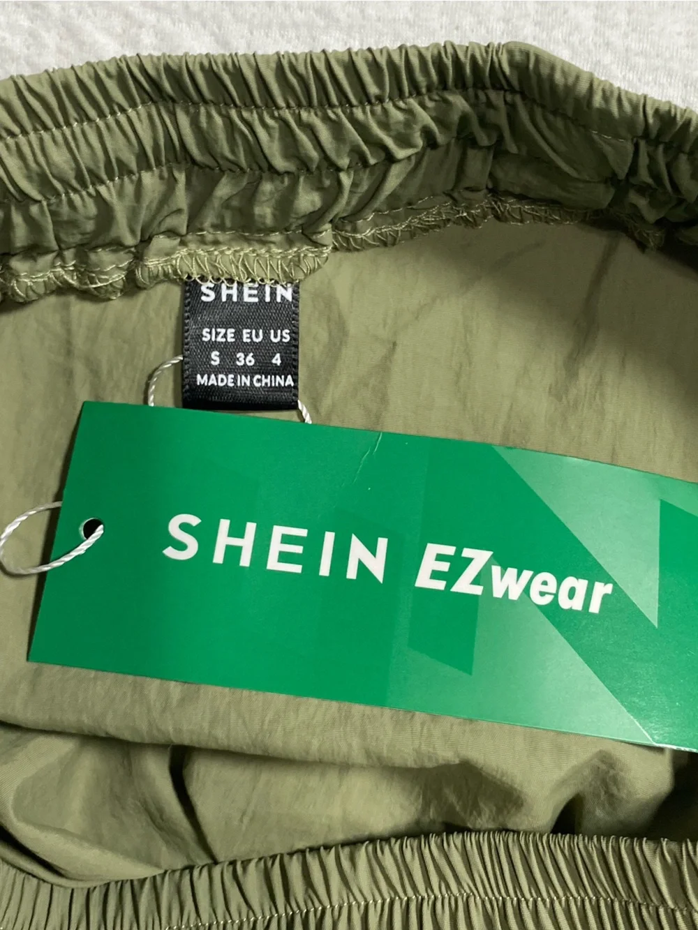 SHEIN Olive Green Lightweight Drawstring Waist Shorts Women’s Small